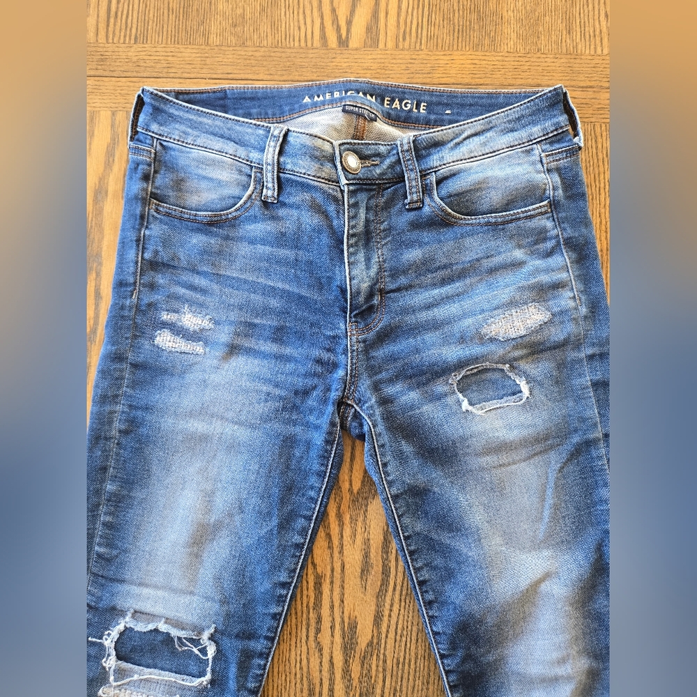 American Eagle Women's Distressed Blue Jeans Size 8